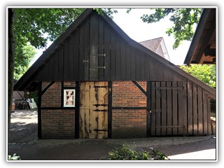 Die Eingangstür zum Backhaus ist neu gestaltet.