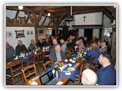 lebhafte Gespräche trugen zur Klärung bei.