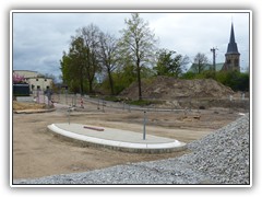 die Abgrenzungen der Fahrbahnen stehen schon, - April 2026