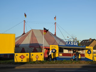 Ein Zirkus nutzt die freie Fläche 2015
