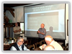 Der Vereinsvorsitzende begrüßt den Referenten